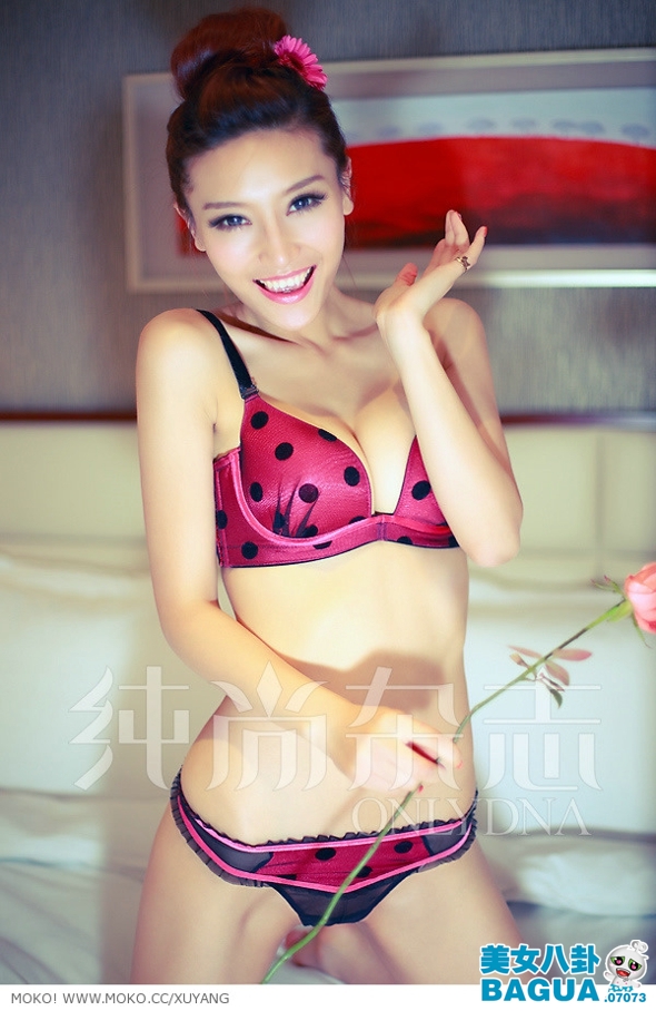 李彦乐蕾丝娇体浮动图片