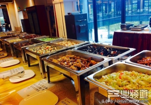 阿里巴巴员工食堂曝光 菜品齐全最贵22元_产业八卦 - 07073产业频道