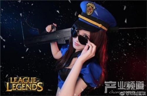 LOL陆雪琪cos女警 粉丝:天气热少穿一点_产业八卦 - 07073产业频道