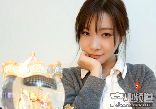 网友PS陈一发儿与女流 穿女仆装舌吻一脸期待_产业八卦 - 07073产业频道