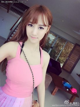 南波儿直播短裙倒立王思聪曾经最欣赏她