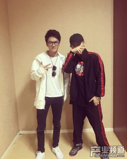 若风晒和吴亦凡pgone合影被喷恶心蹭热度